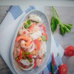 ยำวุ้นเส้นเทละ