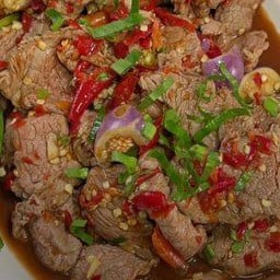 ตำเนื้อวัวสะดุ้งน้ำปลาร้า