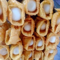 ไข่นกห่อเกี๊ยวทอดกรอบยำ