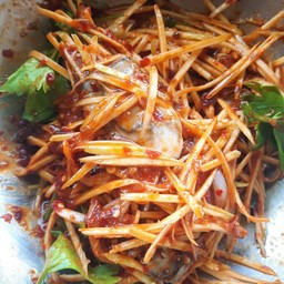 ยํามะม่วงใส่หอยนางรมน้ำพริกเผาแซ่บๆ