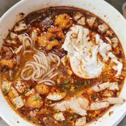 ก๋วยจั๊บญวนรวม ไข่ตอก