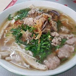ก๋วยจั๊บญวนเส้นสด + หมูเด้ง ( ไม่ไข่ )