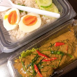 ข้าวฉู่ฉี่ปลาทูทอดไข่ต้ม