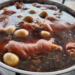 ขาหมูเป็นกับข้าว