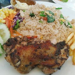 ข้าวผัดไข่ไก่ย่าง