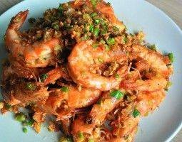 กุ้งคั่วพริกเกลือราดข้าว