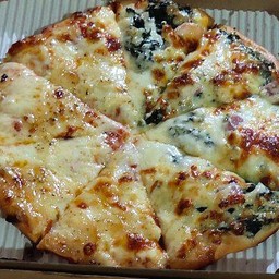 พิซซ่าหน้าฮาฟดับเบิ้ลขีส+ผักโขมชีสขนาด8นิ้ว 6ชิ้น