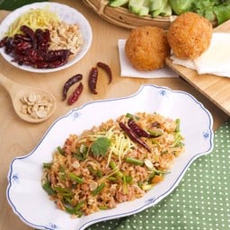 ข้าวทอดยำแหนม กะทู้ ถ.สตูล