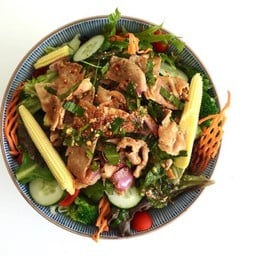 สลัดน้ำตกหมู