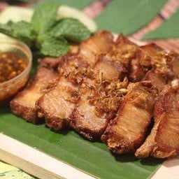 หมูสามชั้นทอดกระเทียม