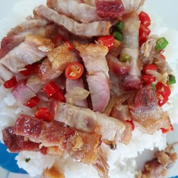 หมูกรอบคั่วพริกเกลือ
