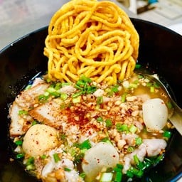 หมี่กรอบต้มยำ