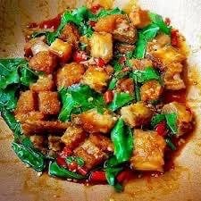 กะเพราหมูกรอบ