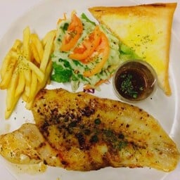 สเต็กปลาดอลลี่ย่างซอสพริกไทยดำ