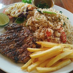 ข้าวผัดไข่หมูย่าง