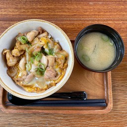 โอยาโกะด้ง (ข้าวหน้าไก่)