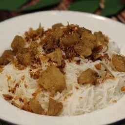 เส้นหมี่กากหมูกระเทียม