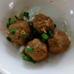 ลูกชิ้นเนื้ออลวก