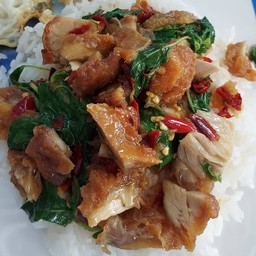 กระเพราไก่กรอบ