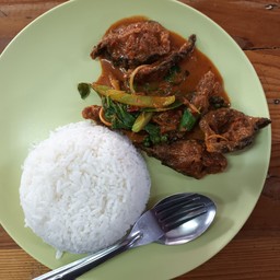 ข้าวผัดเผ็ดปลาดุก