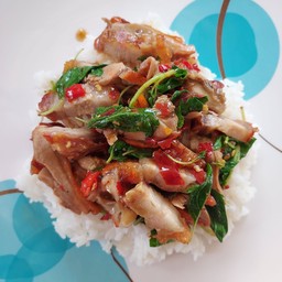 กระเพราเป็ด+หมูกรอบ