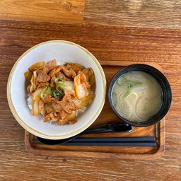 ข้าวหน้าหมูผัดกิมจิ