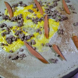 ไข่ไก่ + ไส้กรอก +หมูสับ