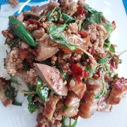 กระเพราหมูกรอบ+หมูสับ+ตับ