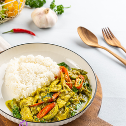 ผัดเขียวหวานไก่ราดข้าว