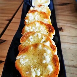 ขนมปังกระเทียม