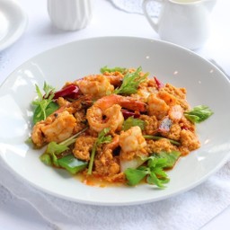 กุ้งแชบ๊วยผัดผงกะหรี่