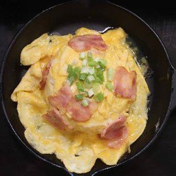 ข้าวไข่ข้นเบคอน