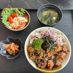 ชุดข้าวไก่คาราเกะซอสเกาหลี