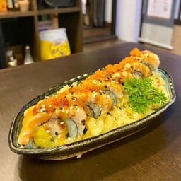 แซลมอนซอสมิโสะไซเกียวโรล (1 โรล มี 5 ชิ้น)