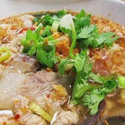 ก๋วยเตี๋ยวกระดูกหมู (ต้มยำ)