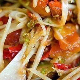 ส้มตำหนองคายมาละเดอ ตลาดเวิลด์มาร์เก็ต (เจ้าเดียวกับซอยทวีวัฒนา 1)