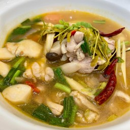 ต้มยำไก่ใบมะขาม