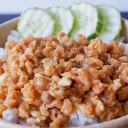 ข้าวหมูสับผัดไข่เค็ม