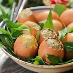 ยำแหนมข้าวทอด