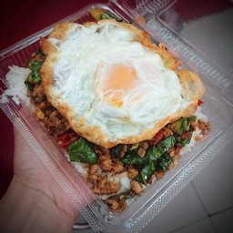 อาหารตามสั่งกะเพราพริกแห้ง