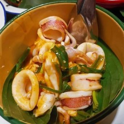 หมึกผัดไข่เข็ม