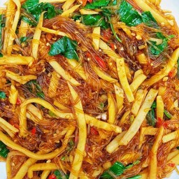 กะเพราวุ้นเส้นหน่อไม้