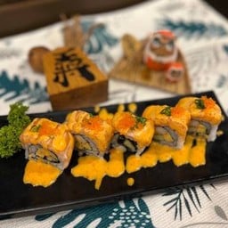 แซลมอนโรลซอสสไปซี่ (1 โรล มี 5 ชิ้น)