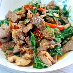 กะเพราเนื้อผัดพริกแห้ง(กับข้าว)