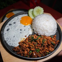ร้านกระทะ ขายผัดกะเพรา