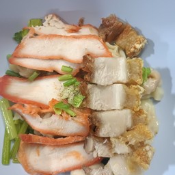 เกี๊ยวหมูแดงหมูกรอบ