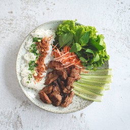 บั่นหอย หรือ เส้นหมี่หมูย่าง