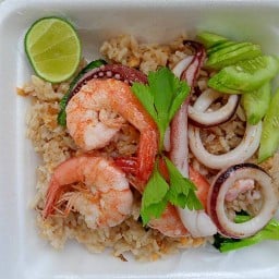 อาหารตามสั่ง ก๋วยเตี๋ยว บ้านครัวคุณองุ่น
