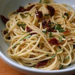 สปาเก็ตตี้กระเทียมและพริก