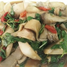 ข้าวหน้ากะเพราเห็ดรวม